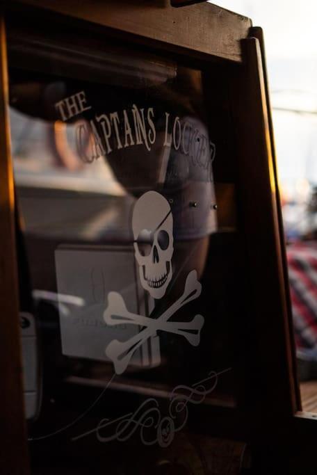 The Captains Locker - 30Ft Yacht San Miguel de Abona Ngoại thất bức ảnh