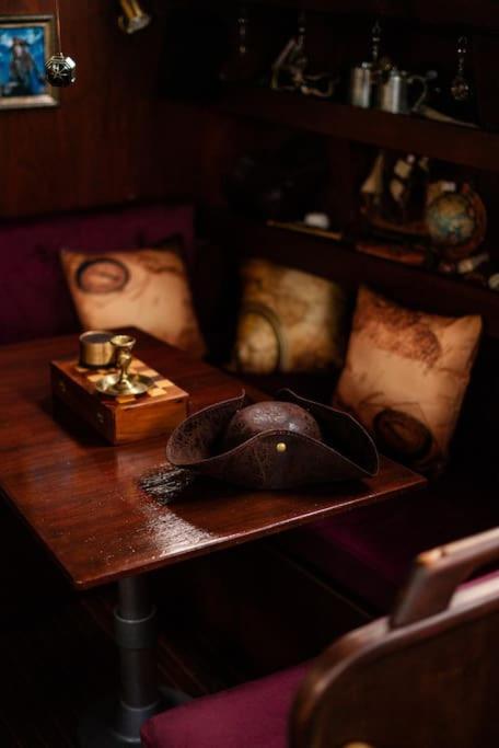 The Captains Locker - 30Ft Yacht San Miguel de Abona Ngoại thất bức ảnh