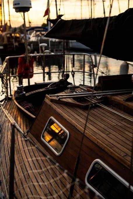 The Captains Locker - 30Ft Yacht San Miguel de Abona Ngoại thất bức ảnh