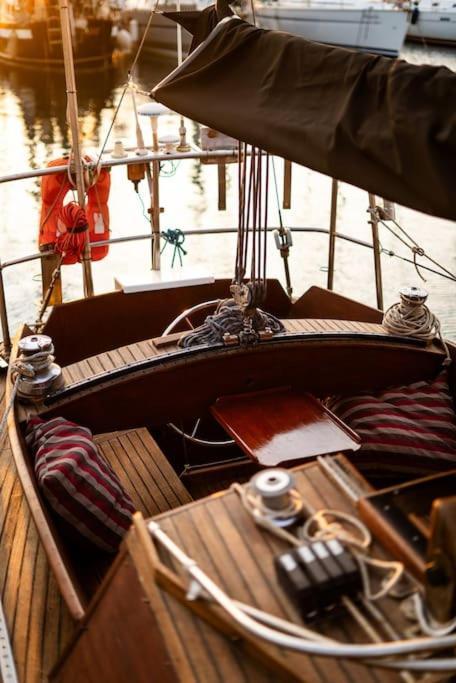 The Captains Locker - 30Ft Yacht San Miguel de Abona Ngoại thất bức ảnh
