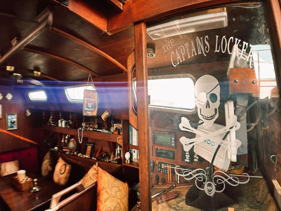 The Captains Locker - 30Ft Yacht San Miguel de Abona Ngoại thất bức ảnh